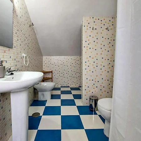 Appartement 3 Bedroom Awesome In *